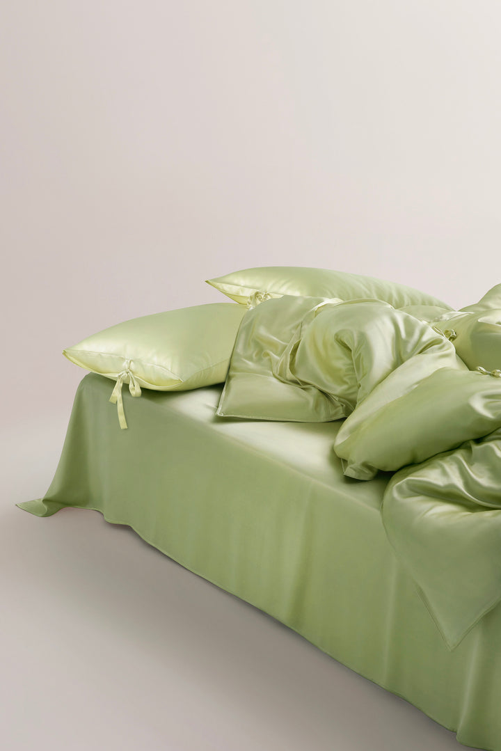 Classic Silk Bedding 4-Piece Set - Light Green